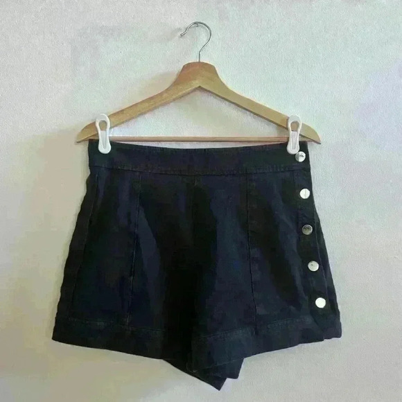 Derek Lam 10 Crosby Side Snap Black Shorts | Size 10 - Picture 1 of 6